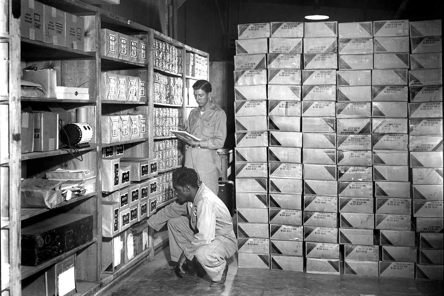 Presentation of award to J.A. Jones Brick Layers, September 4, 1944